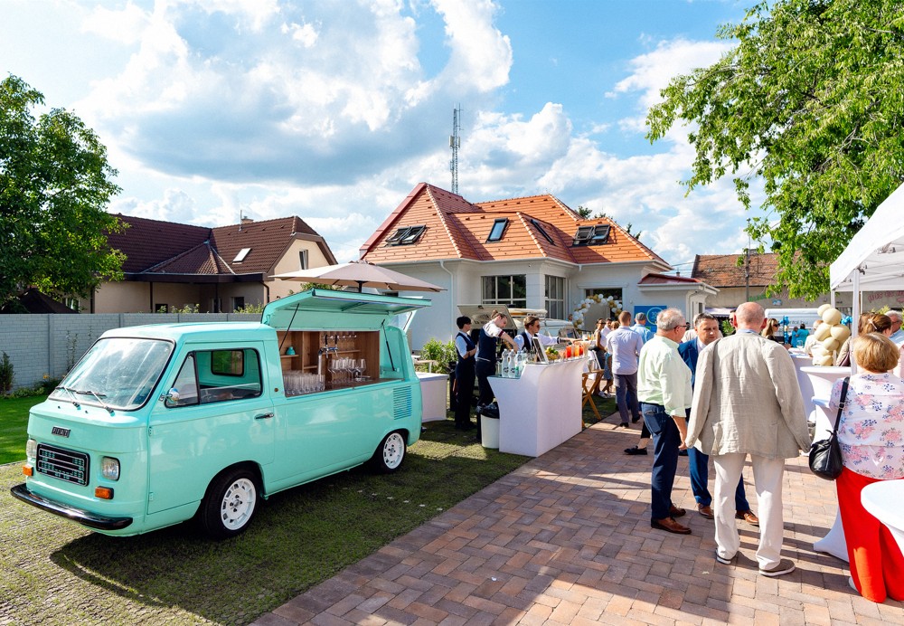 Mobil kávózó Fiat kisbusszal